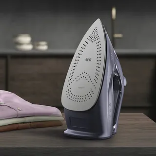 AEG Strijkijzer 2500W 200g Stoomstoot Antikalk — miniatuur 4