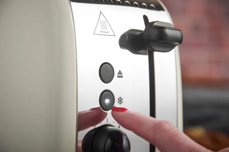 RUSSELL HOBBS Broodrooster 2 Sneden Roestvrij Staal Brede Sleuven 1600W — foto 3
