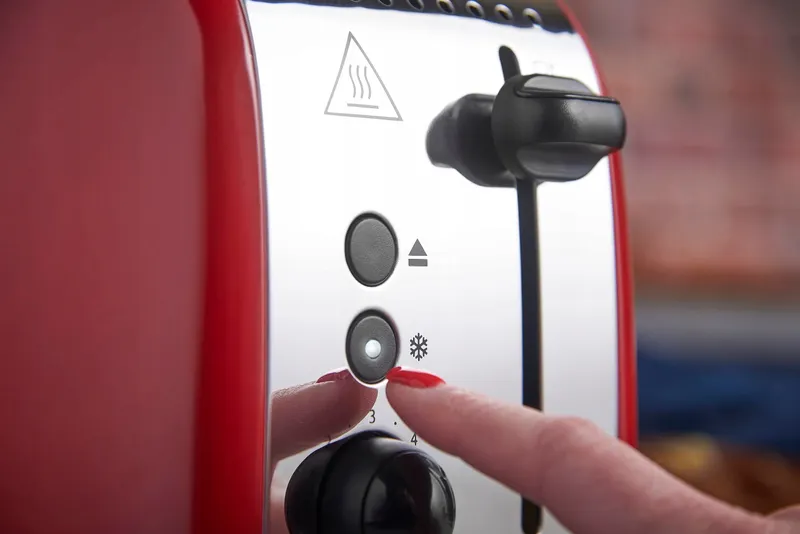 RUSSELL HOBBS Colours Plus Broodrooster 2 Sneden RVS Rood 1600W — foto 3