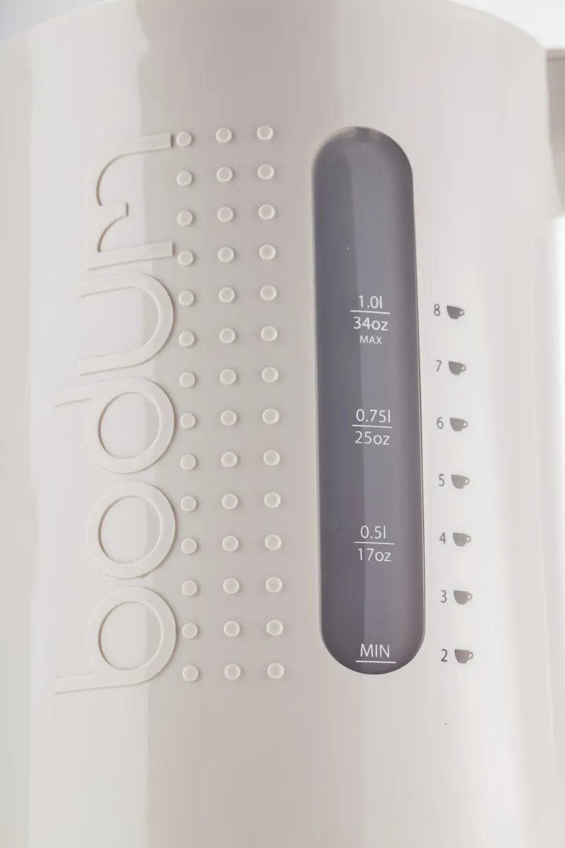 BODUM Bistro Waterkoker 2200W 1L Automatische Uitschakeling Creme — foto 2