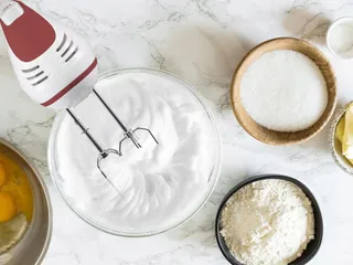 BEPER P102SBA101 Handmixer 300W 5 Snelheden Turbo Wit Rood — miniatuur 4