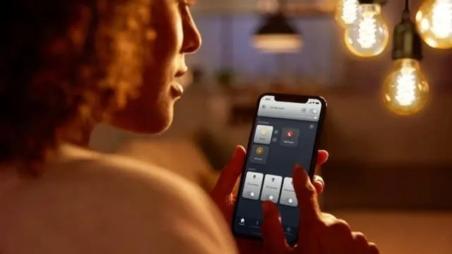 PHILIPS Hue White Filament E27 G125 550lm Warm Wit Dimbaar Alexa — foto 5
