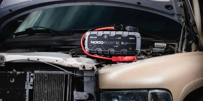 NOCO Boost X GBX155 4250A 12V Starthulp Powerbank 10L Benzine 8L Diesel — foto 15