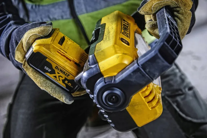 DEWALT DCL077 LED Bouwlamp 2000 Lumen IP54 Zonder Accu Lader — foto 10